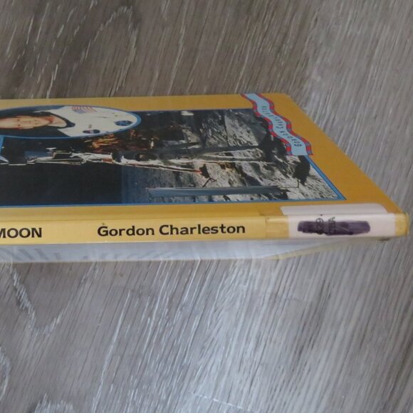 Planet Earth & Armstrong Lands On The Moon (K510) - Picture 5 of 9